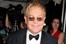 Elton John ins Krankenhaus eingeliefert