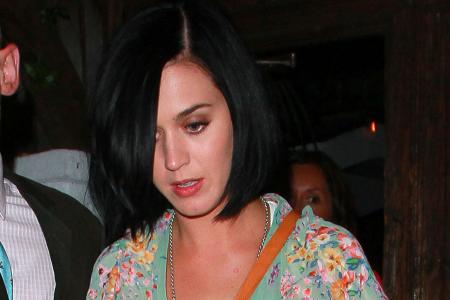 Katy Perry versteckt sich vor Russell Brand