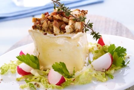 Rezept - Französischer Raclettekäse im Strudelblatt mit Rote Beete-Salat und Mandarinenchutney