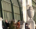 Peter Haneke genießt die Sonne im Wiener Burggarten
