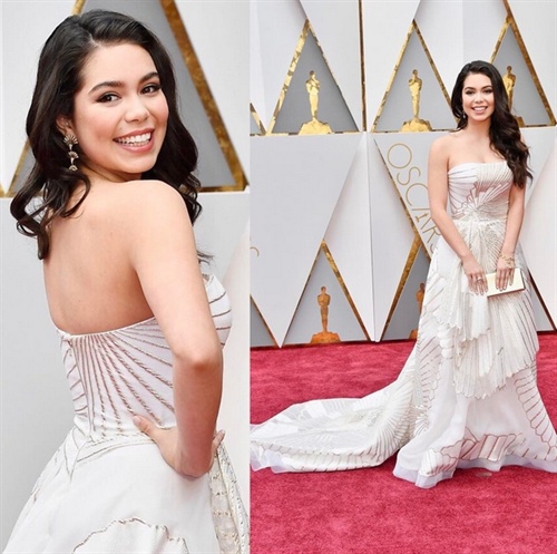 Auli'i Cravalho in Robin Singe